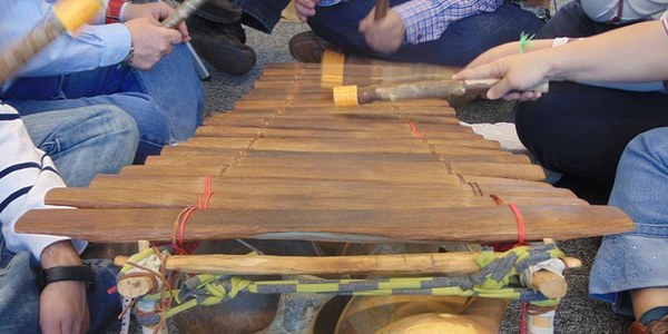Taller "Escucha, descubre y crea tu música. El poder de la música como instrumento educativo y de integración social"