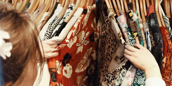 Mercadillo Solidario de Trajes de Flamenca de segunda mano y nuevos de Red Madre