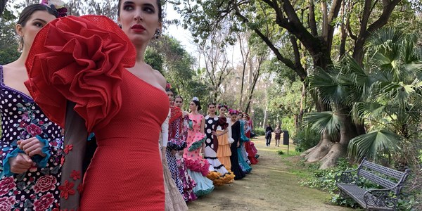 Desfile de apoyo a la moda flamenca