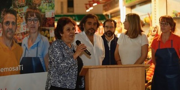 (01/06/2017) El Ayuntamiento cofinancia un proyecto digital de los placeros del mercado de Pino Montano que pretende incrementar las compras  atrayendo al público joven