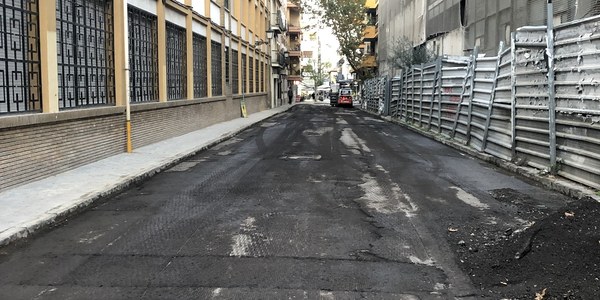 Abre al tráfico el tramo de San Vicente entre Cardenal Cisneros y Alfonso XII tras la finalización de la reurbanización integral en esta vía y se acometen mejoras en el asfaltado de varias calles situadas en el entorno de Baños