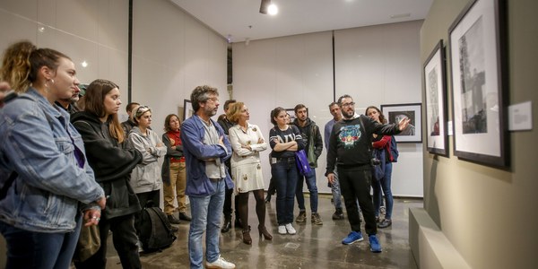 Acción Cultural Española y el Festival de Sevilla inauguran en Antiquarium la muestra ‘Los cineastas, Europa retratada’, de Óscar Fernández Orengo