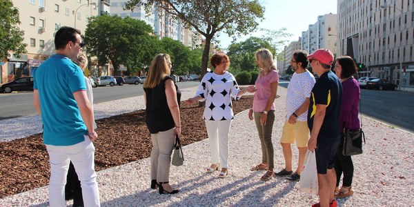 Adecentado un tramo de la mediana de la Avenida Emilio Lemos en el Distrito Este-Alcosa-Torreblanca con un presupuesto de más de 55.000 euros