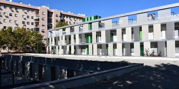 Adjudicados tras un sorteo los 32 alojamientos del primer edificio municipal cooperativo en los que diferentes colectivos compartirán trabajo, estudio y vida social