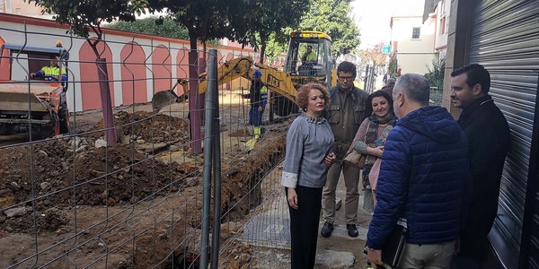 Arranca la reurbanización integral de la calle Yakarta en Sevilla Este con un presupuesto de más de 180.000 euros para la renovación de redes y mejoras de la accesibilidad
