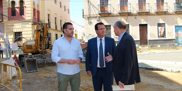 El Ayuntamiento invierte 1,5 millones de euros en reurbanizar San Vicente, Duque Cornejo, San Julián y Moravia con plataforma única, más arbolado, juegos infantiles, eliminación de barreras y renovación de redes