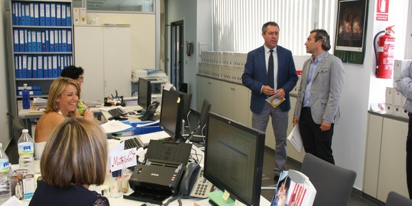 El Ayuntamiento refuerza su programa de prevención, mediación y resolución de conflictos vecinales en las promociones de Emvisesa