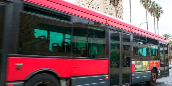 El Ayuntamiento pone en servicio  una red WI-FI gratuita en toda la flota de autobuses de Tussam y en el Metrocentro