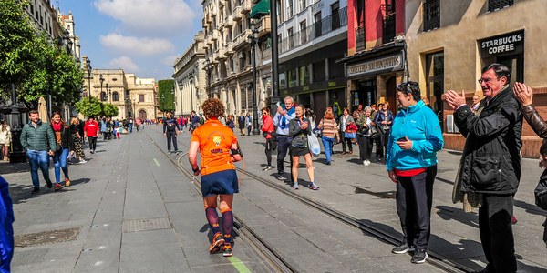 El Sevilla FC y el Real Betis Balompié se suman al Zurich Maratón de Sevilla para celebrar su 35 aniversario y animar a todos los corredores en dos puntos clave del recorrido