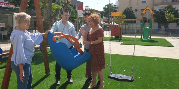 Culminada una nueva inversión de 93.000 euros en la Plaza Padre Castro en Alcosa que cuenta ya con juegos infantiles adaptados