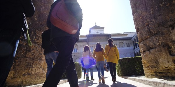 Distintos barrios de Sevilla celebran el Día de Andalucía con actividades familiares y de ocio