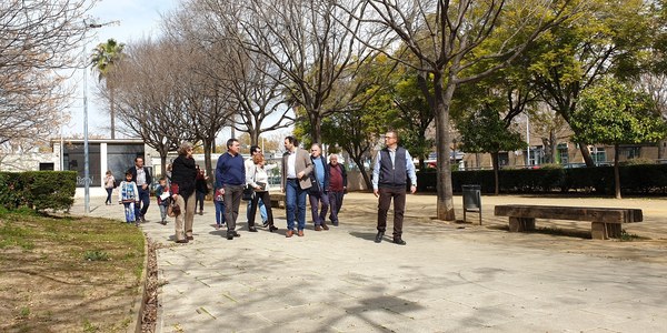 El alcalde analiza con los vecinos y vecinas de Los Bermejales las alternativas para la Ciudad de la Justicia, el proyecto de un nuevo centro cívico y el trazado de la nueva línea de bus exprés Sur
