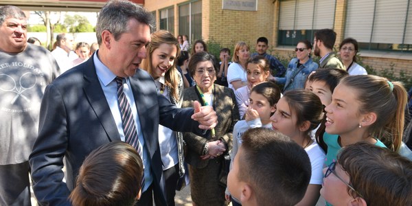 El alcalde de Sevilla visita el CEIP Hermanos Machado en el barrio de San Diego del distrito Norte y felicita el trabajo de la comunidad educativa