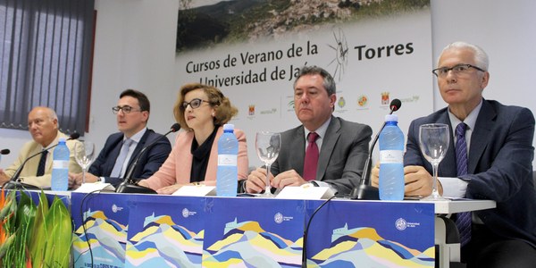 El alcalde destaca en los Cursos de Verano de la Universidad de Jaén que la Memoria Histórica debe formar parte de la agenda política y estar al margen de la confrontación
