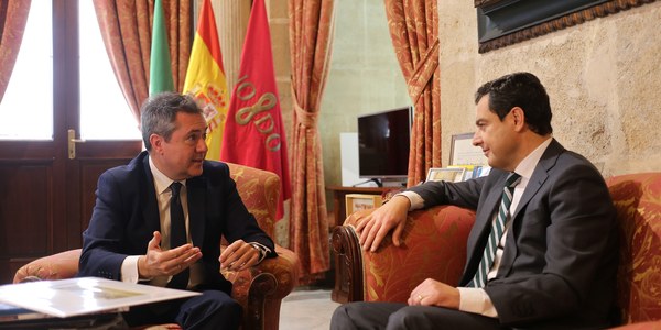 El alcalde ofrece al presidente de la Junta colaboración entre las tres administraciones para impulsar la ampliación del Metro con un proyecto consensuado, por fases y viable