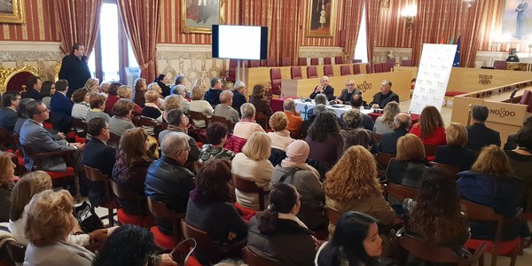 El Ayuntamiento acoge el acto central del Día Internacional contra el Cáncer junto a entidades, asociaciones y profesionales de la medicina