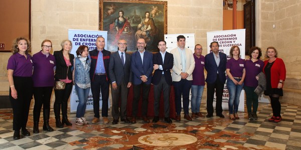El Ayuntamiento acoge la firma del convenio entre ACCU Sevilla y la Asociación de Hosteleros para que los enfermos de Crohn y colitis ulcerosa puedan acceder de forma urgente a los baños de los establecimientos asociados