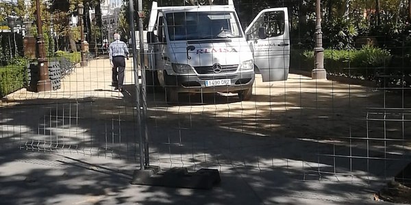 El Ayuntamiento acomete en  los Jardines de Cristina un nuevo tratamiento planificado y preventivo de desratización que obliga a cerrar el recinto desde hoy y refuerza los equipos DDD de cara al otoño