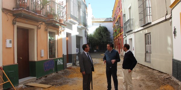 El Ayuntamiento acomete la reurbanización integral de la calle Enrique el Cojo del Distrito Casco Antiguo con una inversión de más de 90.000 euros