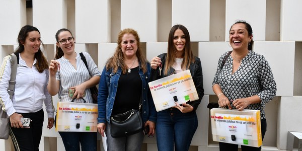 El Ayuntamiento adquiere otras cuatro viviendas vacías para uso social y alcanza ya los 17 pisos comprados con una inversión de un millón de euros dentro del primer programa de captación
