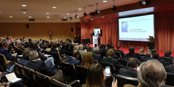El Ayuntamiento aprovecha la 5ª Cumbre Mundial de Asociaciones de Agencias de Viajes, que se celebra en FIBES, para reforzar el destino Sevilla en mercados de larga distancia