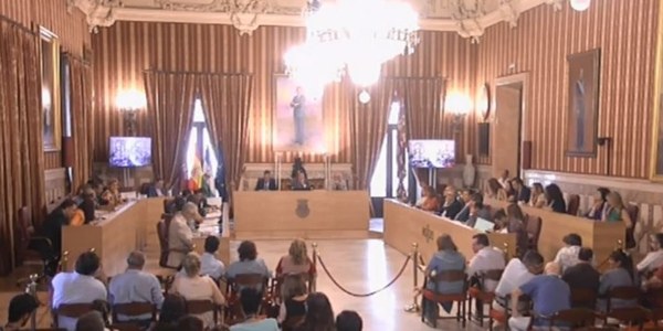 El Ayuntamiento aprueba un plan extraordinario de 23 millones de inversiones para barrios, colegios, limpieza, transporte público, patrimonio, vivienda  o modernización