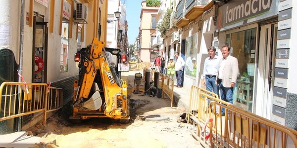 El Ayuntamiento avanza en las obras de reurbanización y renovación  de redes de San Vicente con  una nueva fase que obliga a reordenar el tráfico para entrar  al aparcamiento de la Concordia  y facilitar el acceso a residentes