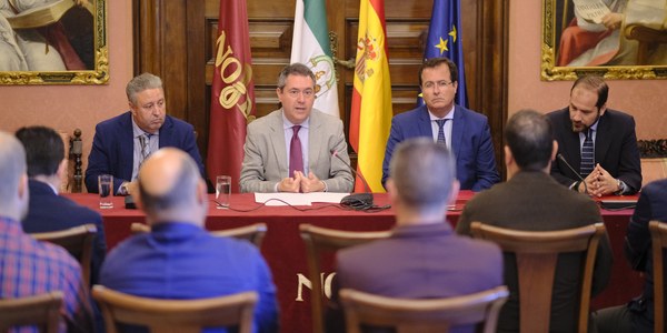 El Ayuntamiento cede dos espacios al Consejo de Bandas de Música Procesional que se destinan a ensayos, actividades y formación de la Banda de las Tres Caídas de Triana y de su Escuela de Música