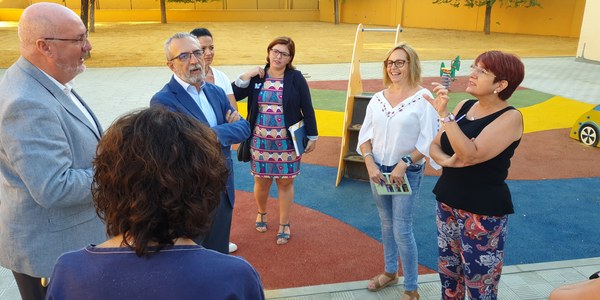 El Ayuntamiento concluye las obras para garantizar la accesibilidad en el patio de infantil y los servicios del CEIP San Juan de la Cueva del distrito Cerro-Amate