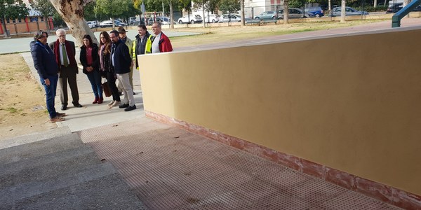 El Ayuntamiento concluye nuevas proyectos de eliminación de barreras arquitectónicas e instalación de elementos de sombra en los colegios Manuel Giménez Fernández y Cristóbal Colón del Distrito Sur