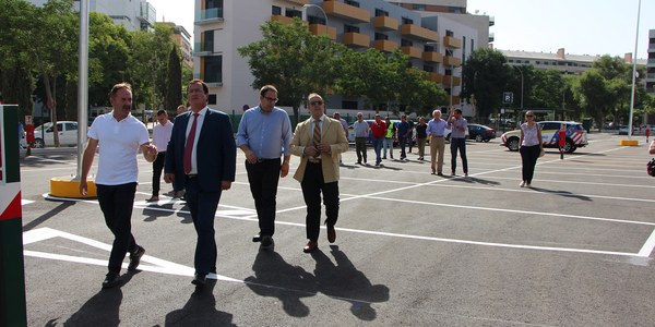 El Ayuntamiento culmina las obras del nuevo aparcamiento de la calle Campamento que entrará en servicio este mes con 302 plazas de coches, 19 de motos y 10 de bicis y puntos de recarga para vehículos eléctricos