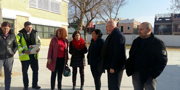 El Ayuntamiento culmina las obras del patio del CEIP Carlos V y los nuevos juegos infantiles del CEIP Isbylia en el Distrito Este-Alcosa-Torreblanca por 71.755 euros
