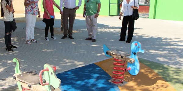 El Ayuntamiento de Sevilla reforma el patio de Infantil y varios cerramientos del CEIP Menéndez Pidal del Distrito Este-Alcosa-Torreblanca dentro de su planificación de obras para este verano en colegios de la ciudad
