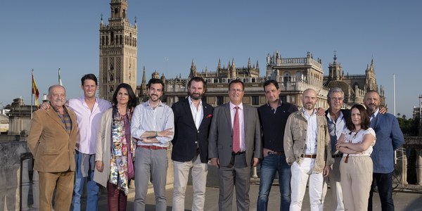 El Ayuntamiento encarga el cartel del Corpus Christi de 2019 a 14 artistas que, por primera vez, realizarán una obra colectiva para anunciar esta festividad de la ciudad