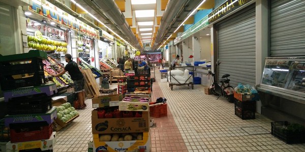 El Ayuntamiento finaliza obras de mejora de las cubiertas y la climatización del mercado de abastos de Tiro de Línea
