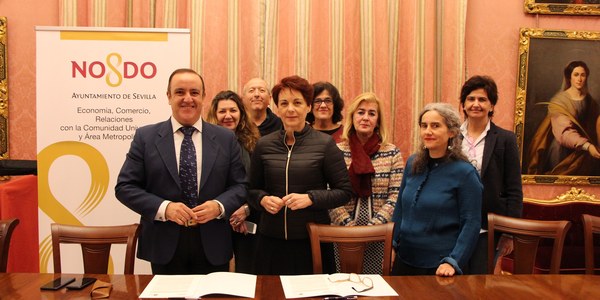 El Ayuntamiento firma un convenio con la Federación Artesanal para garantizar la continuidad de la feria ‘Hecho en Sevilla’ y el Mercado Navideño e impulsar la actividad de los talleres