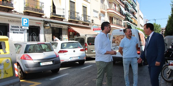El Ayuntamiento habilita 27 nuevas plazas de aparcamiento en la Calle Feria en el tramo entre las calles Antonio Susillo y Escoberos