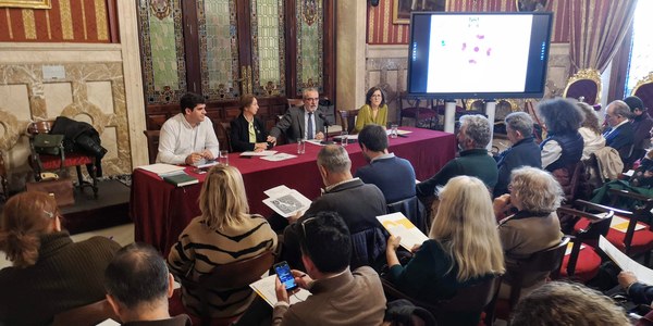 El Ayuntamiento impulsa una estrategia de trabajo conjunta con las universidades de Sevilla para la intervención social en los barrios desfavorecidos y la ejecución de planes integrales