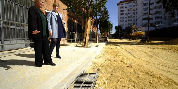 El Ayuntamiento inicia con  la reurbanización de la calle Carabela la Pinta una nueva fase de las mejoras proyectadas en el barrio de Santa Clara