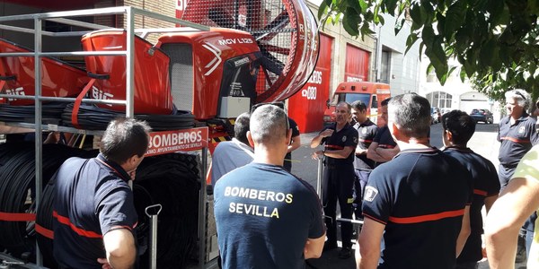 El Ayuntamiento invierte 130.000 euros en el primer ventilador de gran caudal para el servicio de Bomberos que mejora la seguridad en las intervenciones en espacios subterráneos