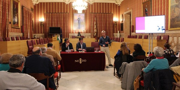 El Ayuntamiento presenta al comité consultivo para la gestión del arbolado el nuevo plan director y amplía el proceso de participación
