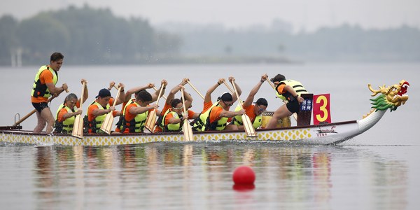 El Ayuntamiento promociona Sevilla como ciudad del deporte  en la competición internacional universitaria de Dragon Boat que se celebra en China y en la que el equipo de la UPO trata de revalidar el título de campeones