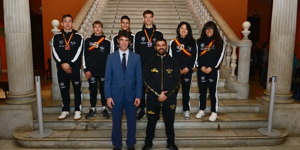 El Ayuntamiento recibe a los integrantes del Kaká Boxing Club tras proclamarse subcampeón de España de Boxeo
