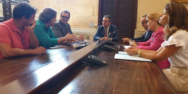 El Ayuntamiento refuerza la colaboración con Al Centro para el apoyo y promoción del comercio del casco histórico de Sevilla