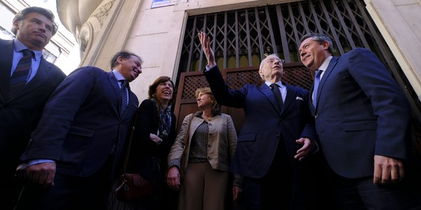 El Ayuntamiento rotula la calle dedicada al Capataz Luis León Vázquez, situada en el entorno de la Cuesta del Rosario