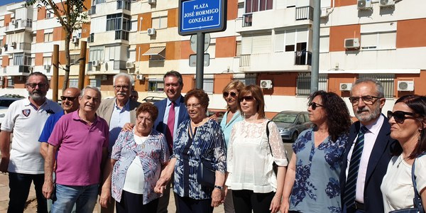 El Ayuntamiento rotula la Plaza José Hormigo en homenaje a este sindicalista y fundador de la asociación de vecinos Unidad de Bellavista
