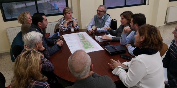 El Ayuntamiento ultima los trámites para iniciar la reurbanización integral de la calle Petrarca, en Cerro-Amate, con nuevo pavimento, más árboles, elementos biosaludables y sin barreras arquitectónicas