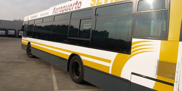 El Ayuntamiento vuelve a reforzar la línea de Tussam del aeropuerto con un 15% más de plazas