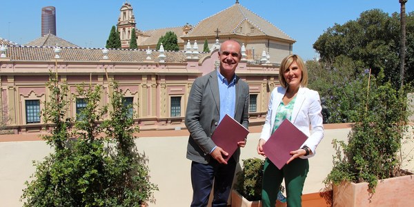 El Ayuntamiento y el Colegio Oficial de Graduados e Ingenieros Técnicos Industriales de Sevilla firman el convenio que permitirá presentar la tramitación telemática de las licencias y acortar los plazos de obras y apertura de negocios