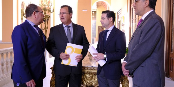 El Ayuntamiento y los empresarios alcanzan un acuerdo para regular la actividad comercial y hostelera en Semana Santa con el objetivo de contribuir a garantizar la seguridad